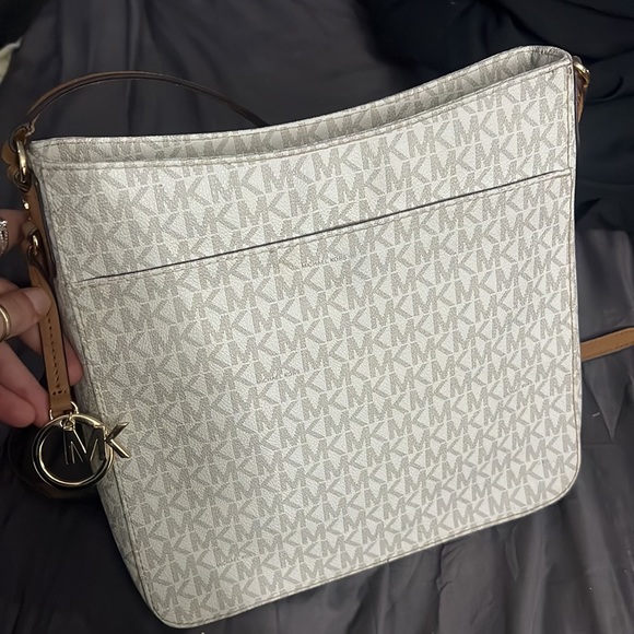 Only used 3 times it’s been sitting in my closet for the past 4 years . - Picture 2 of 3